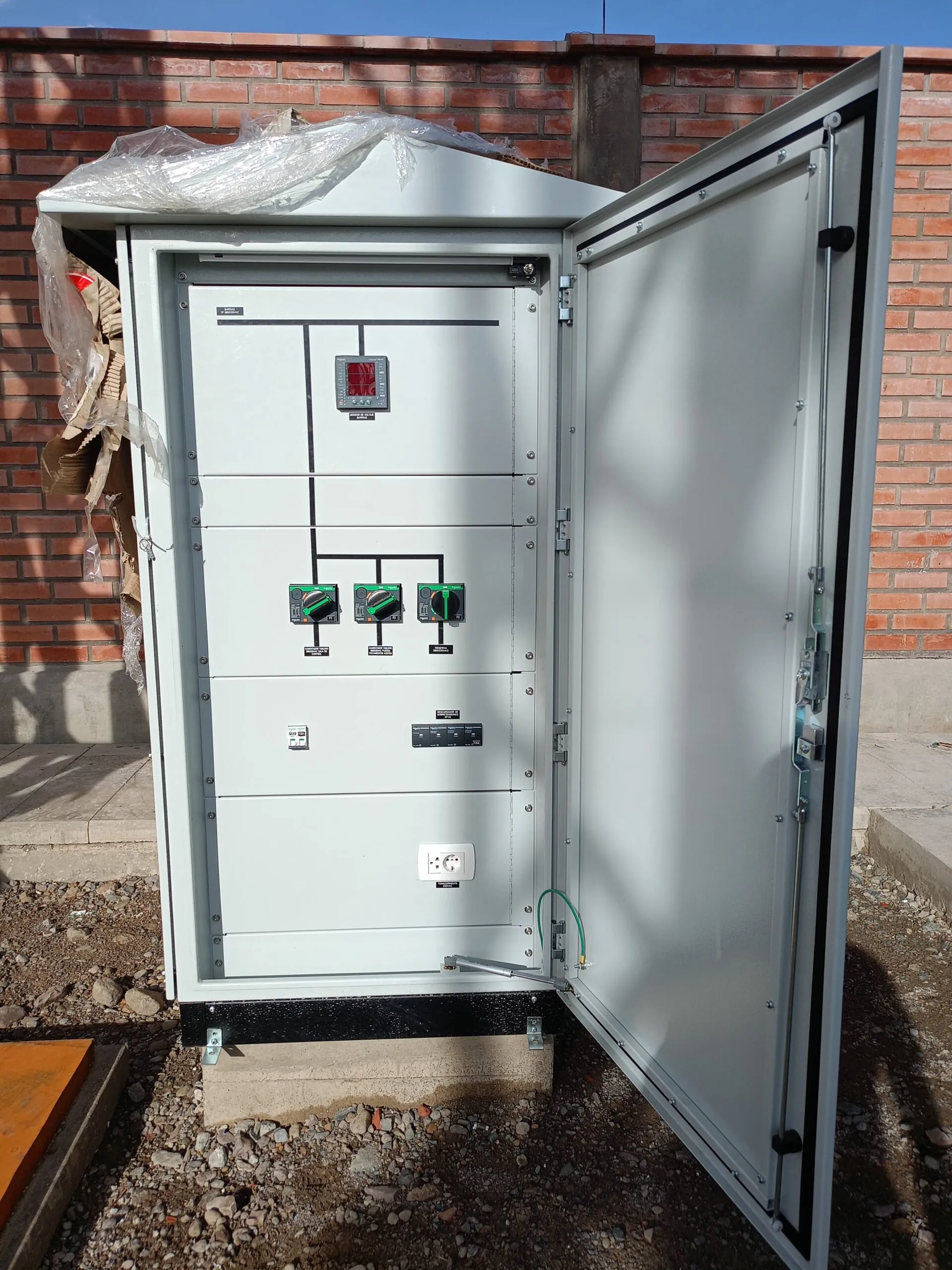 Provisión y Montaje de Tablero de Conmutación, Distribución General y Medición 380/220 VAC — ELFEC